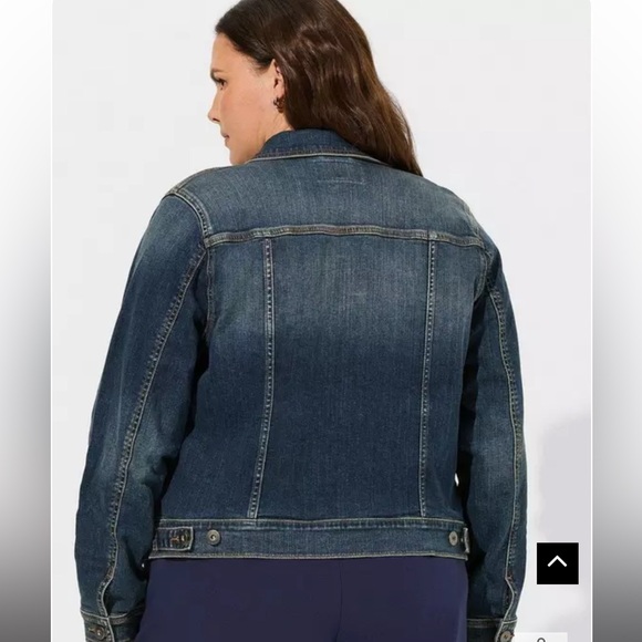 Torrid Medium Wash Denim Trucker Jacket BNWT Size 2 - Picture 7 of 10